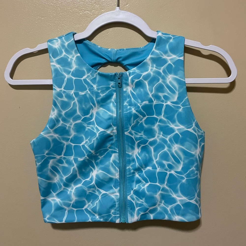 BuffBunny’s Limitless Zip Sports Bra in Reflection Print Aqua size small.